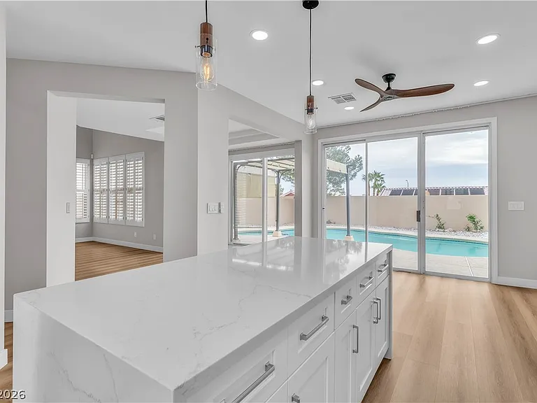 1712 Estrella St — Photo 16