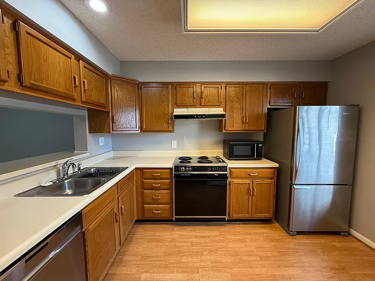 1312 Twin Springs Ct — Photo 14