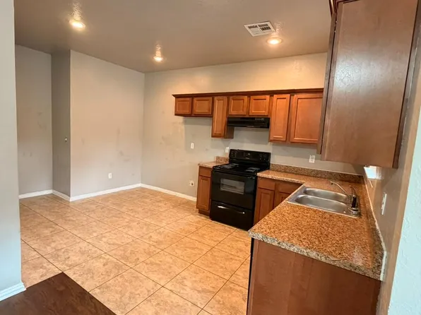 18833 5th St Unit D, Madill, OK 73446