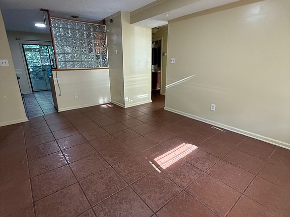 4th image of 204 Davidson St