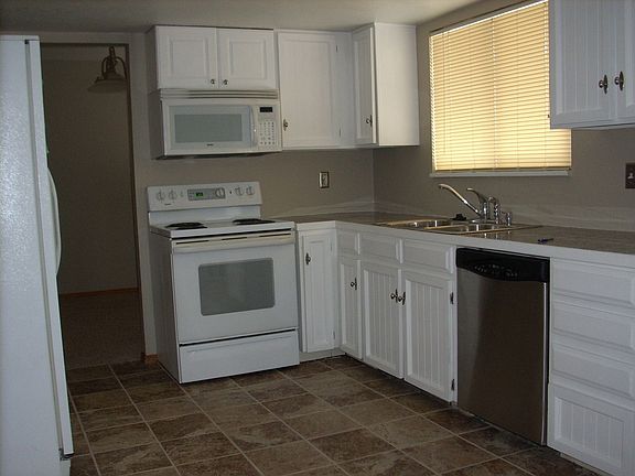 Open Kitchen w/ Lots Of Cabinets