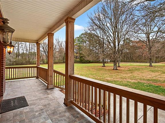 4th image of 112 Mississippi Dr