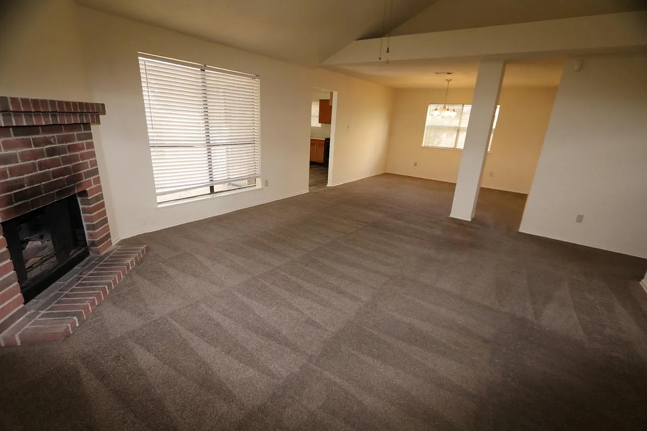 4 bed, 2.0 bath, 1857 sqft, $1,875 — Photo 2