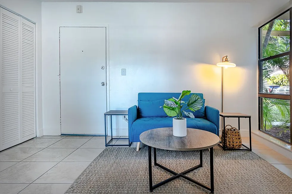 Tennis Villas Apartments — Photo 1