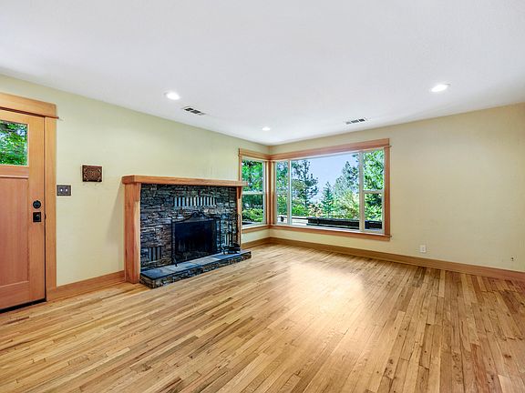 5th image of 588 S Mountain Ave