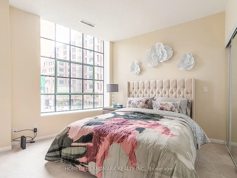 832 Bay St #204 — Photo 8