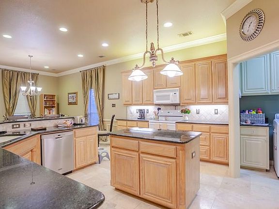 5th image of 1108 Sunset Dr