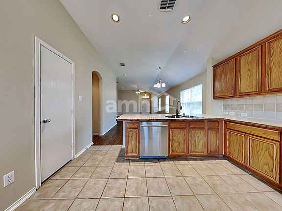 5th image of 1131 Sweetwater Dr