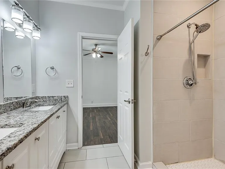 244 Laurel Ave SW — Photo 13