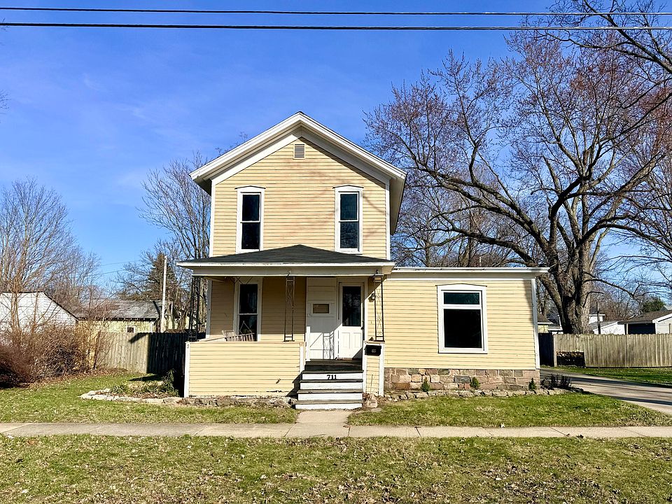 1st image of 711 Maple St