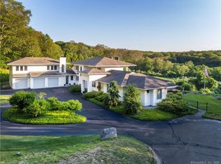 132 River Rd, Essex, CT 06426