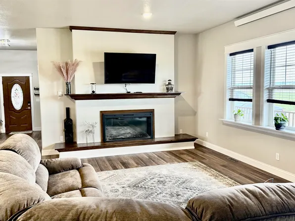 501 135th Ave SW, Minot, ND 58701