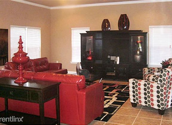 clubhouse interior cropped