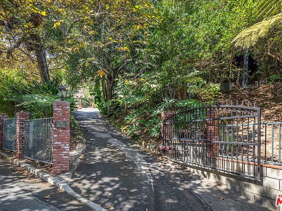 2nd image of 3109 Torreyson Pl