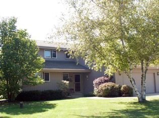 S77W23625 Southwoods Ln, Big Bend, WI 53103