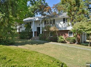 202 Melrose Pl, Ridgewood, NJ 07450