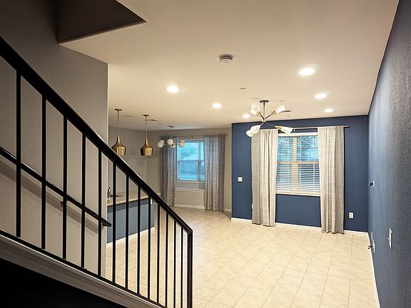 5th image of 2880 Donnell Dr Unit 2802