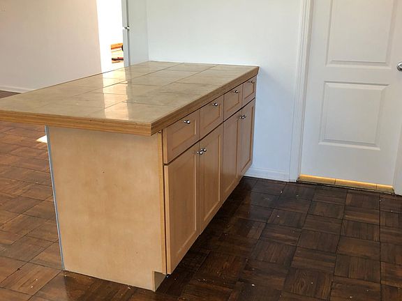 5th image of 2360 N Lincoln Ave