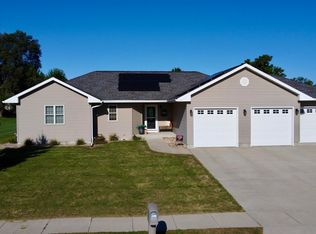 306 Briarwood Bnd, Jefferson, IA 50129