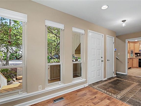 5th image of 3945 W Stratford Rd