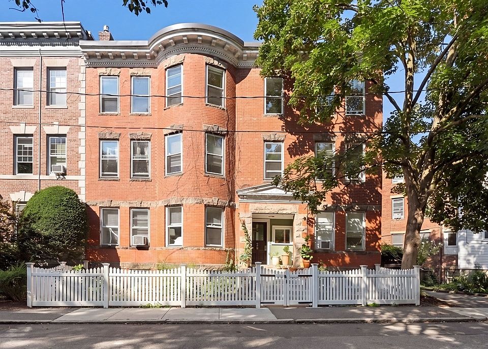 1st image of 26 Parkway Rd