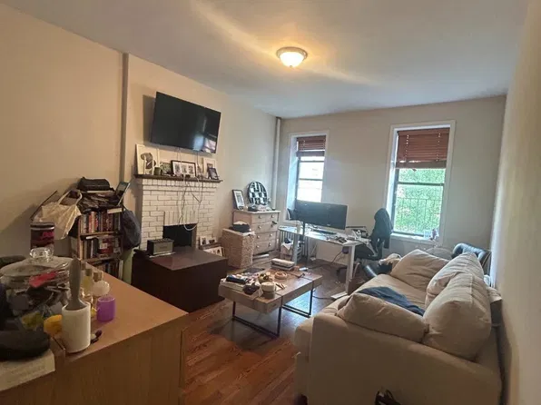 161 W 10th St #4C, New York, NY 10014