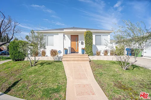 5705 Jamieson Ave Photo 1