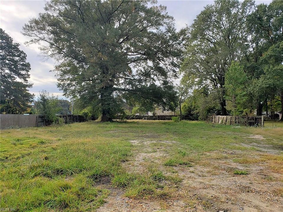 New Construction To Be Built, approximately 6 month build time. Located in the Broadmoor neighborhood in the Deep Creek section of Chesapeake. 2 story Transitional Home with 5 bedrooms, 3 full baths, and over 2200 square feet. Open and Spacious Floorplan.