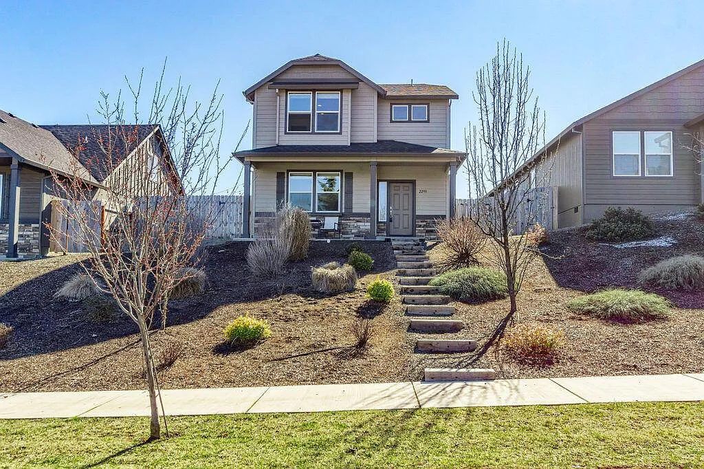 4 bed, 2.5 bath, 1662 sqft, $2,450 — Photo 3