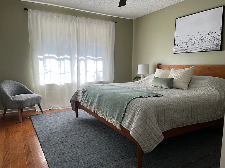 1556 E Crossing Ln — Photo 5