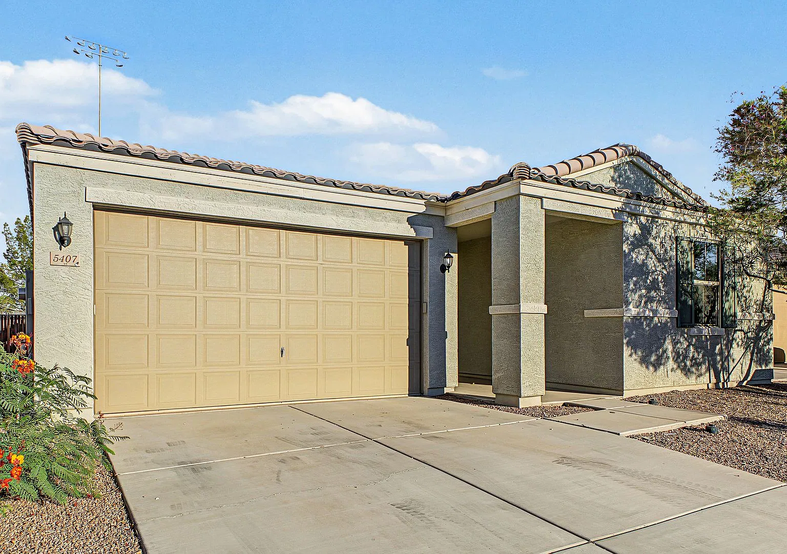Must See 3 Bed/2 Bath Home In Gated Santiago Phoenix Community — Photo 4