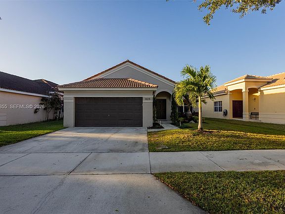 4th image of 825 Tanglewood Cir