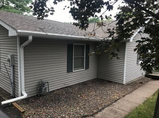 101 Warner Ave S, Willernie, MN 55090