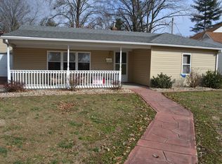 5 Circle Dr, Centralia, IL 62801