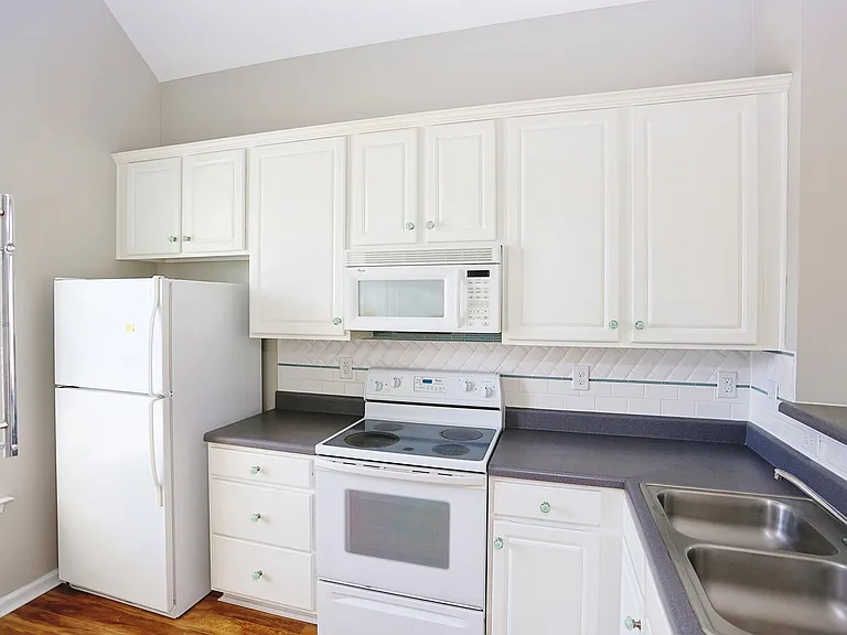 915 Cinnamon Dr — Photo 6