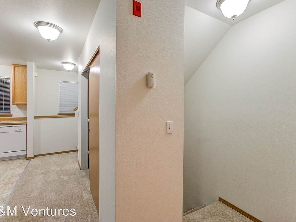 1st image of 215 23rd Ave SW APT 8