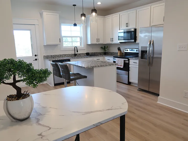 41 W High St #D3 — Photo 12