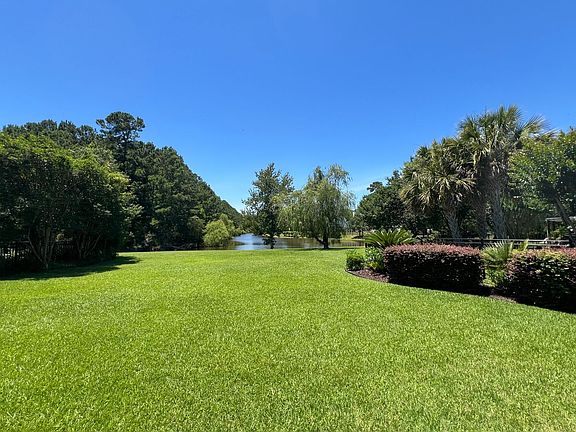 5th image of 1513 Clarendon Way