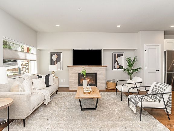 4th image of 1048 Sunrise Place SW