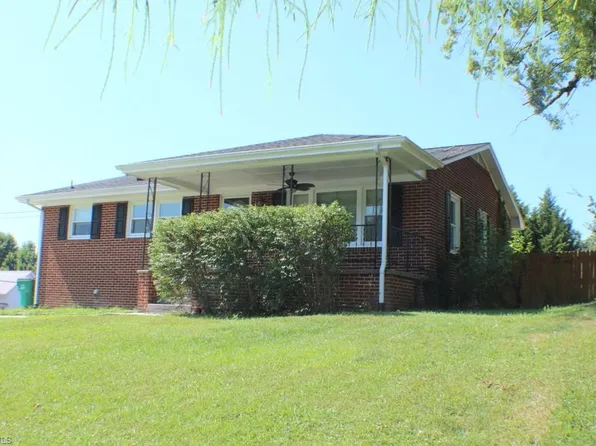 411 Broad St, Mount Airy, NC 27030