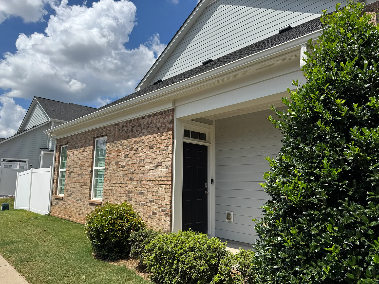 3 bed, 2.5 bath, 1274 sqft, $2,100 — Photo 3