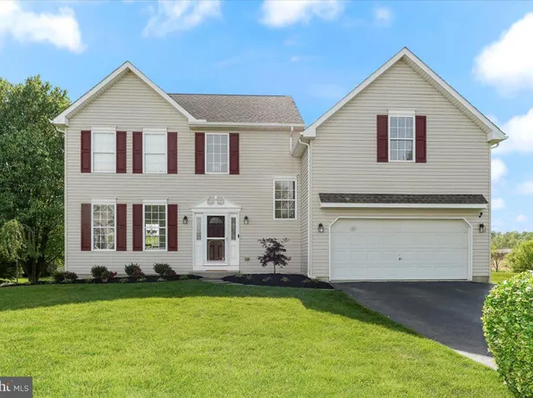 38 Mystery Rose Ln, West Grove, PA 19390
