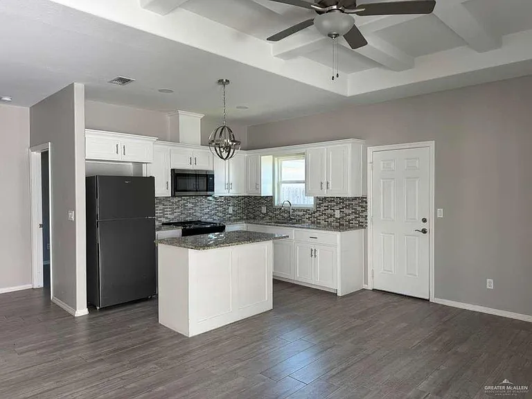 5007 N Winona Dr #3 — Photo 3