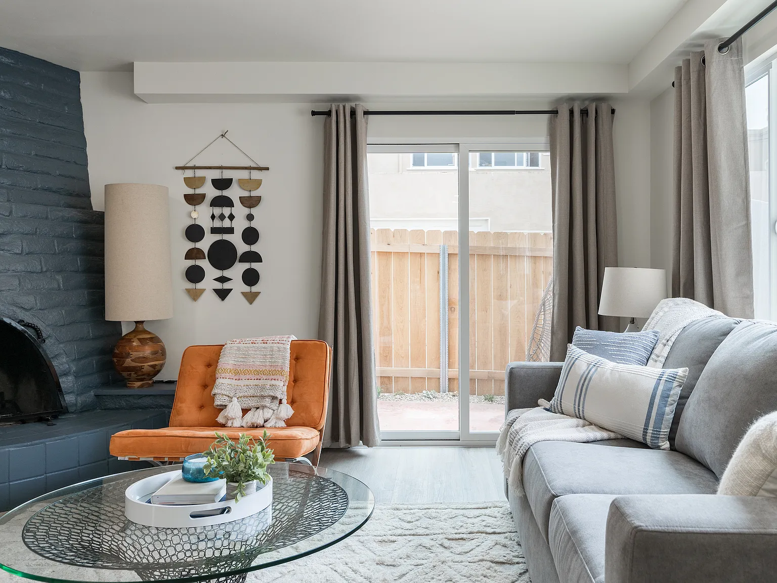 2 bed, 1000 sqft, $7,000 — Photo 1