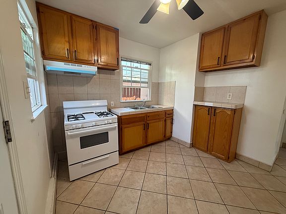 3rd image of 1526 S Atlantic Blvd #C