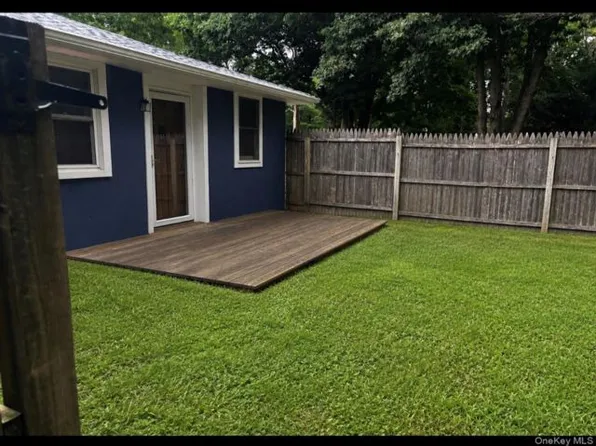 27 Otsego Ave, Dix Hills, NY 11746