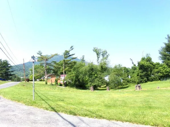 Craig Ave, Pearisburg, VA 24134