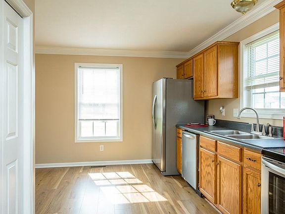 5th image of 32 Norwick Ct