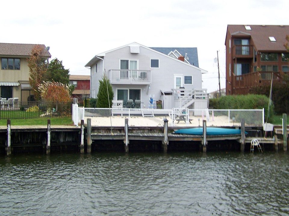 1st image of 526 Bayview Dr