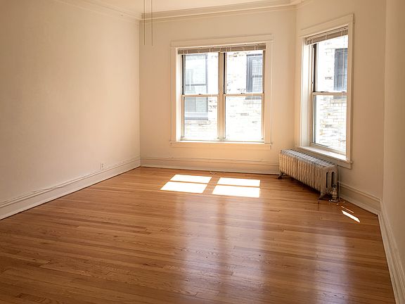 2nd image of 5308 S Hyde Park Blvd APT 1R